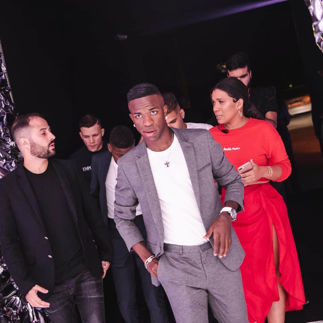 のインスタグラム：「🔥🌟💥🕺🏾 @gagamilanoworld #viniciusjr19」