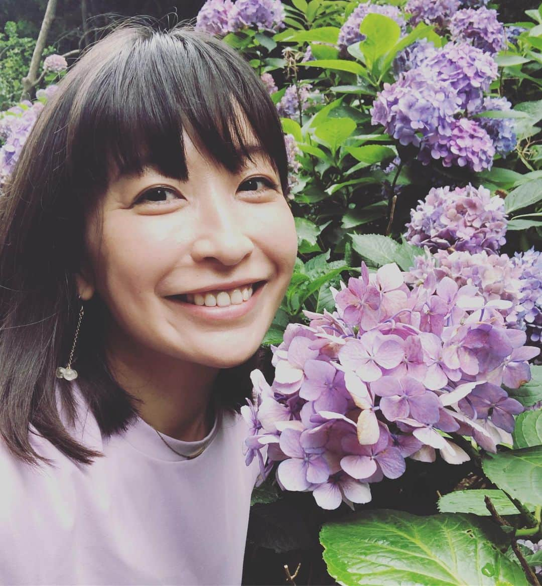 小野真弓さんのインスタグラム写真 - (小野真弓Instagram)「おはようございます💠🌱 紫陽花づくし╰(*´︶`*)╯♡✨ #紫陽花#紫陽花色ワンピ#紫陽花ピアス #アルパカと花#アジサイベリー #あの日の花今は豊かなこころの果実 #お花好き#植物好き#動物好き#小野真弓#お気に入り#梅雨#千葉県#流山市 今日も素敵な一日を☺️」6月28日 9時00分 - hanaharuaroi