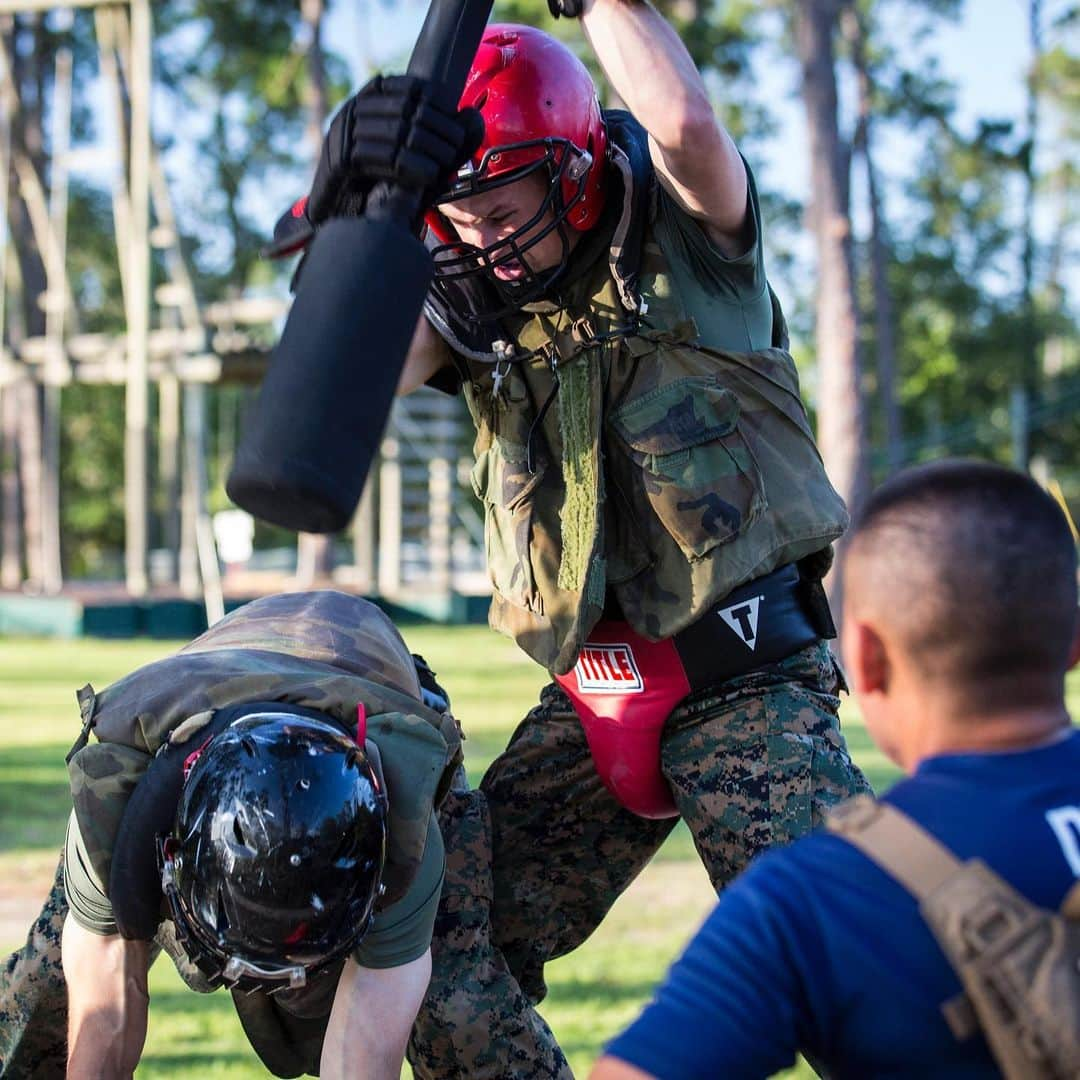 アメリカ海兵隊さんのインスタグラム写真 - (アメリカ海兵隊Instagram)「Finish Him  Recruits with Kilo Company, 3rd Recruit Training Battalion, engage in a pugil stick fight at @mcrdparrisisland, June 21, 2019. (U.S. Marine Corps photo by Lance Cpl. Christopher McMurry)  #USMC #MarineCorps #Execute #MCRD #ParrisIsland #Recruit #Training」6月28日 9時01分 - marines