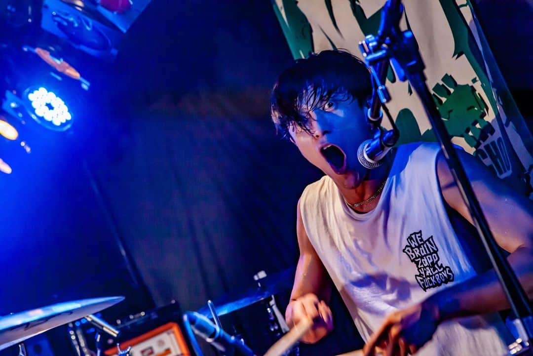 Bunta のインスタグラム：「ACB HALL🔥🥁🔥🥁 高校から出てる青春の箱😘 📸: @taka_tallman  I've been playing at this venue since I was high school!! #totalfat #shadowsjapan #airfrip #riotkidz #asianpunkfoundation #aps2019 #drumforhappy #drums #yamahadrums #zildjiancymbals #zildjian #シャクれドラマー」