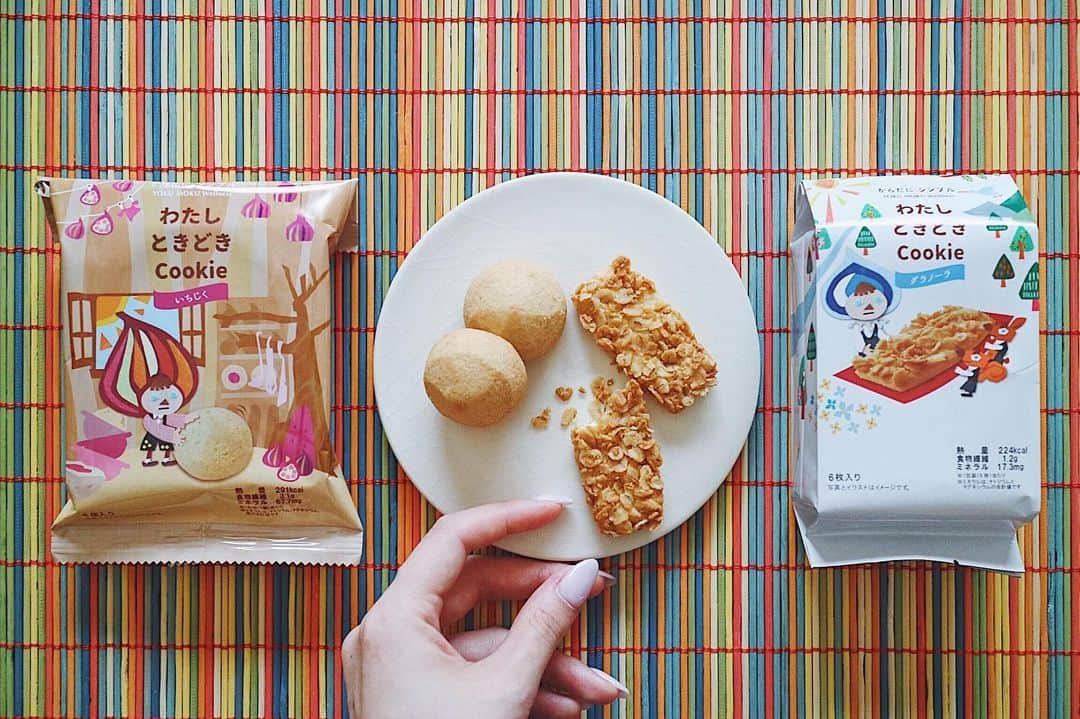のインスタグラム：「. . #シガール などで有名な#ヨックモック から、newライン #わたしときどきcookie がリリース。 . #cookie#pr#yokumoku#お菓子#健康#beauty . . 栄養価の高い素材を使用、シンプル配合で身体に嬉しい😊♡ . 無花果と、グラノーラをいただきましたが しっかり美味しくって感動しまして。 check @watashi_tokidoki 🍪 . . 7月中旬には、「グリーンレモン」クッキーも出るみたい。 . #model#モデル#和装モデル#webモデル#関西モデル#パーツモデル#作品撮り#フリーランス#福井千佳#chika_fukui#インフルエンサー#美容#followme#style#おしゃれさんと繋がりたい#ヘアカラー#picoftheday#japan#サロモ#写真好きな人と繋がりたい#いいね返し」