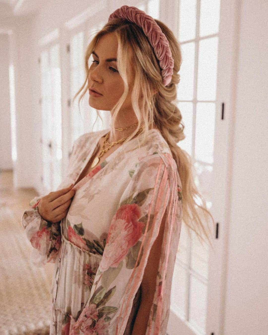 Amber Fillerup Clarkさんのインスタグラム写真 - (Amber Fillerup ClarkInstagram)「Had been dying to wear this dress and it deserved a big braid 💓」6月28日 9時41分 - amberfillerup