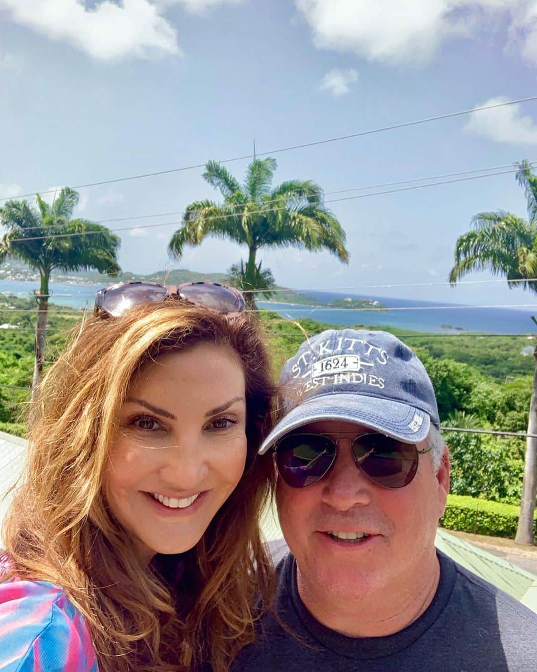 ヘザー・マクドナルドのインスタグラム：「Having fun in the Virgin Islands! Ship, it’s a family trip! Get it? We are on a cruise. #peather」