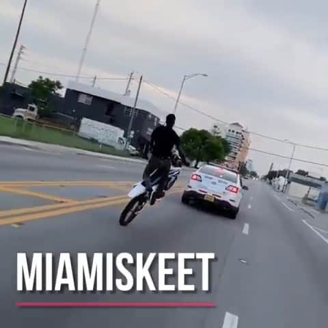 ファンクマスター・フレックスのインスタグラム：「#FlexFest I hope y’all ready!!! August 17th!!! Tickets / Registration @flexfestofficial !!!! Yo @miamiskeet narration is so crazy!!! @d1320don / @joejaxson」