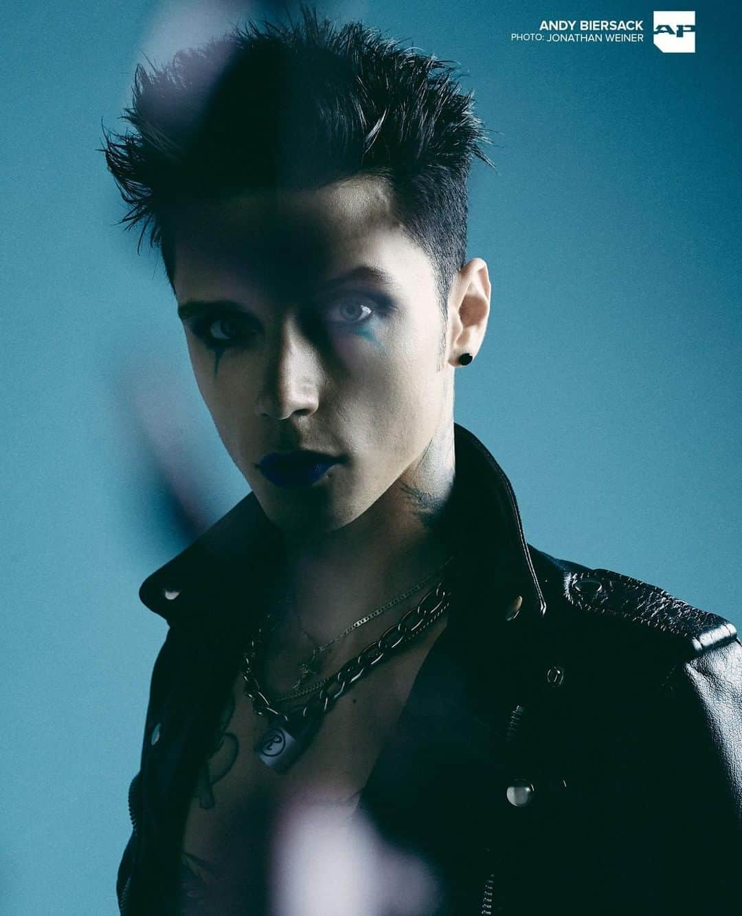 Alternative Pressさんのインスタグラム写真 - (Alternative PressInstagram)「Caption this photo of @andyblack 👀⁠ .⁠ Don't forget to grab all of your favorite artists and covers and enjoy FREE shipping now through 7/4!⁠ .⁠ 📷: @jonathan.weiner⁠ .⁠ .⁠ .⁠ #andyblack #andybiersack #blackveilbrides #bvb #bvbarmy #alternativepress #altpress」6月28日 1時01分 - altpress