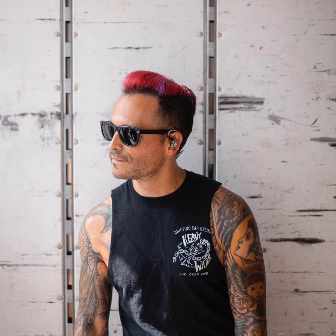 ニック・マーティンのインスタグラム：「Day off today. How’s your guys’ week going? Next stop: Atlanta tomorrow @rockstardisrupt 😎🤘🏽 // 📸: @itsdannytodd」