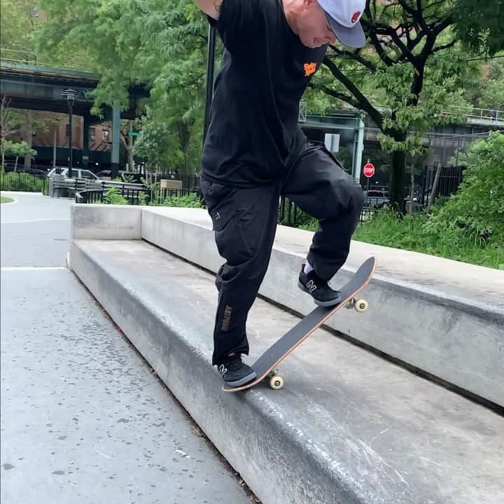 スラッシャーのインスタグラム：「🗽 @jackcurtin @frankyspears @kevinbrotherbraun @marksuciu @alexconnnn 🐭 Filmed by @19thavenue」