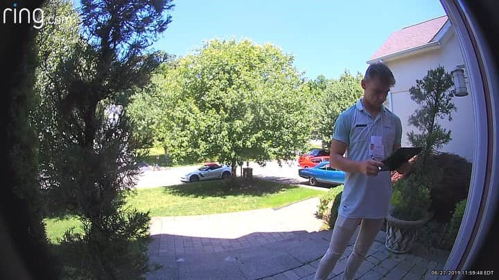 ファンクマスター・フレックスのインスタグラム：「Love this @ring device!!! Got 8 cameras at crib! (Angle game mean) !!!! Why people feel they can just ring your bell? I ain’t BUYING shit and I don’t wanna TALK about shit! BOUNCE FAM!!!」