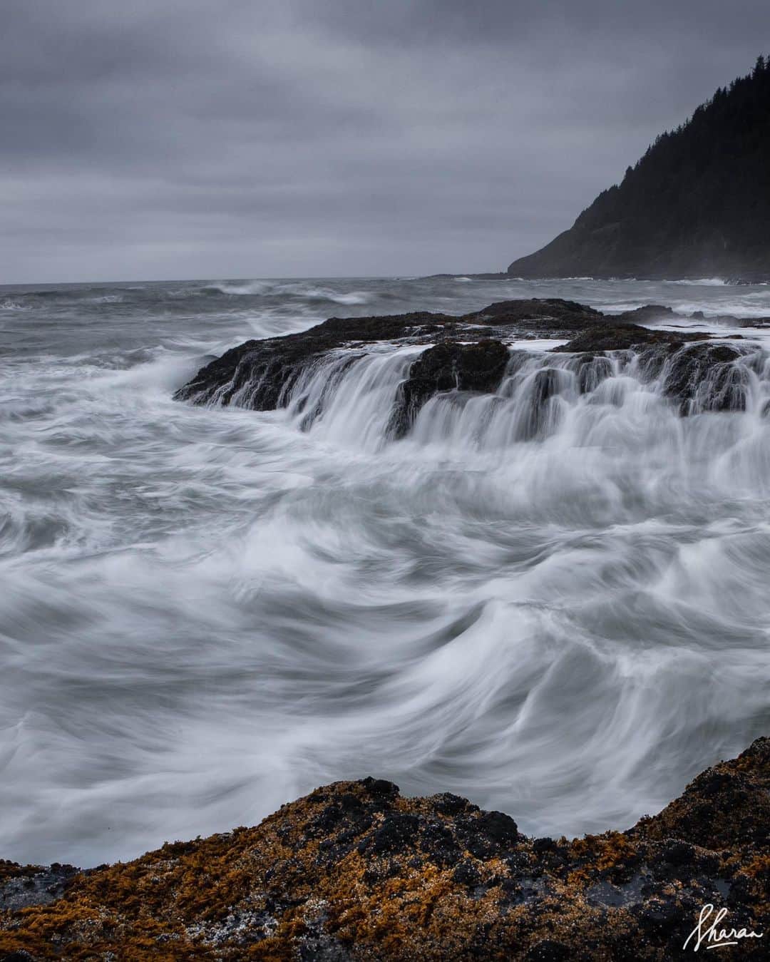 CANON USAさんのインスタグラム写真 - (CANON USAInstagram)「"Storm brewing along the Oregon coast. It took me a while to absorb the gravity of the scene unfolding before me and it truly was a humbling experience." #MyCanonStory  Photo Credit: @msharanbabu Camera: #Canon EOS 5D Lens: EF 24-70mm f/2.8L USM Aperture: f/22 ISO: 50 Shutter Speed: 0.5 sec Focal Length: 24mm」6月28日 1時38分 - canonusa