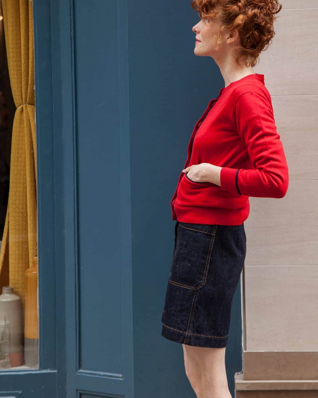 ベンシモンのインスタグラム：「Interlude Marine 🌊 Rouge, denim, marine, une nouvelle capsule esprit bord de mer. > Sur Bensimon.com et dans nos boutiques 🇬🇧 Navy Edition 🌊 Red, denim and navy blue, a new seaside spirit capsule. > Available on Bensimon.com and our stores #bensimon #interludemarine #capsule #summer」