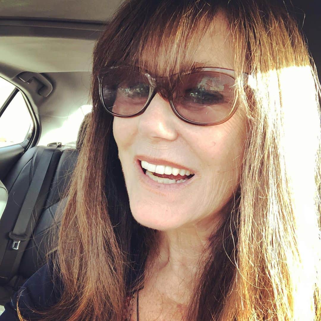 メアリー・マクドネルのインスタグラム：「Announcement coming tomorrow! Stay tuned! #Feminist #glasses #women #Theatre❤️🌹🌹so excited!!!」
