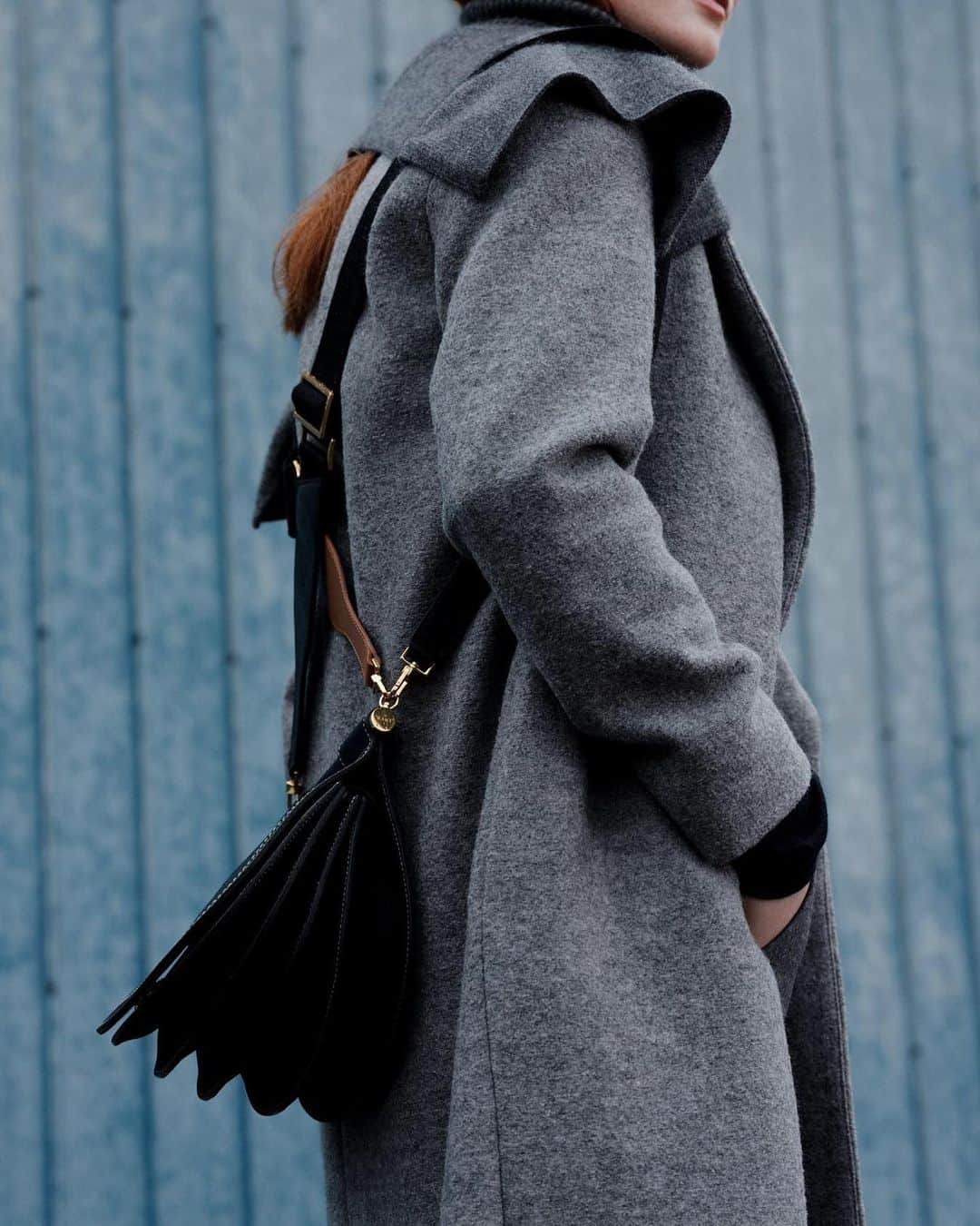 ウォントのインスタグラム：「The Odessa saddle bag features a distinct and sleek form with interior accordion pockets—seen here in our latest editorial for Pre Autumn 2019.  Shop now, link in bio. #wantlesessentiels #accessories #essentials #newarrivals」