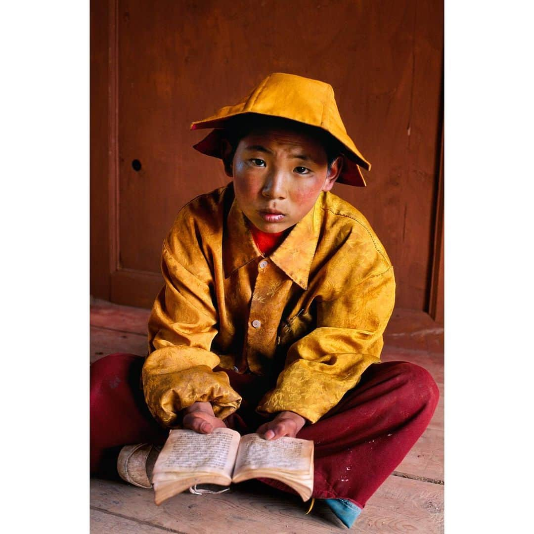 スティーブ・マカリーさんのインスタグラム写真 - (スティーブ・マカリーInstagram)「1st image: Nomad, Tibet, 2001. 2nd image: Labrang Monastery, Xiahe, Tibet, 2000. 3rd image: Yamdrok Tso Lake, Lhasa, Tibet, 2004. 4th image: Novice monk reading his lesson, Kham, Tibet, 1999. 5th image: Kham, Tibet, 1999.」6月28日 1時47分 - stevemccurryofficial