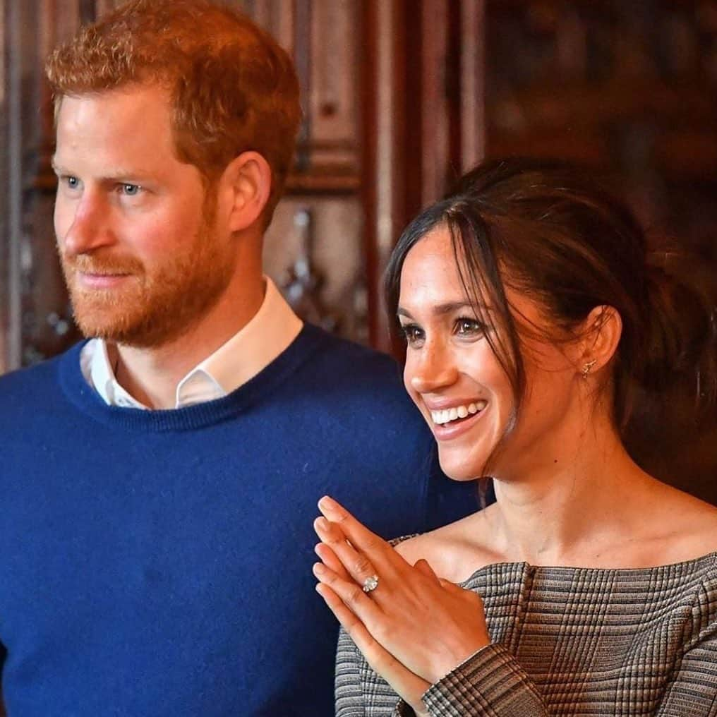 ELLE Magazineさんのインスタグラム写真 - (ELLE MagazineInstagram)「Baby Archie is going on a world tour! #MeghanMarkle and Prince Harry's long-rumored royal tour of Africa is officially happening this fall. Click the link in bio for all the details. #RG: @sussexroyal」6月28日 1時43分 - elleusa