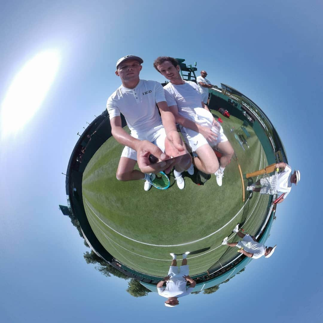 ブライアン兄弟さんのインスタグラム写真 - (ブライアン兄弟Instagram)「Post practice pic with the new gadget. #motoz4 #tinyworld #wimbledon」6月28日 1時48分 - bryanbros