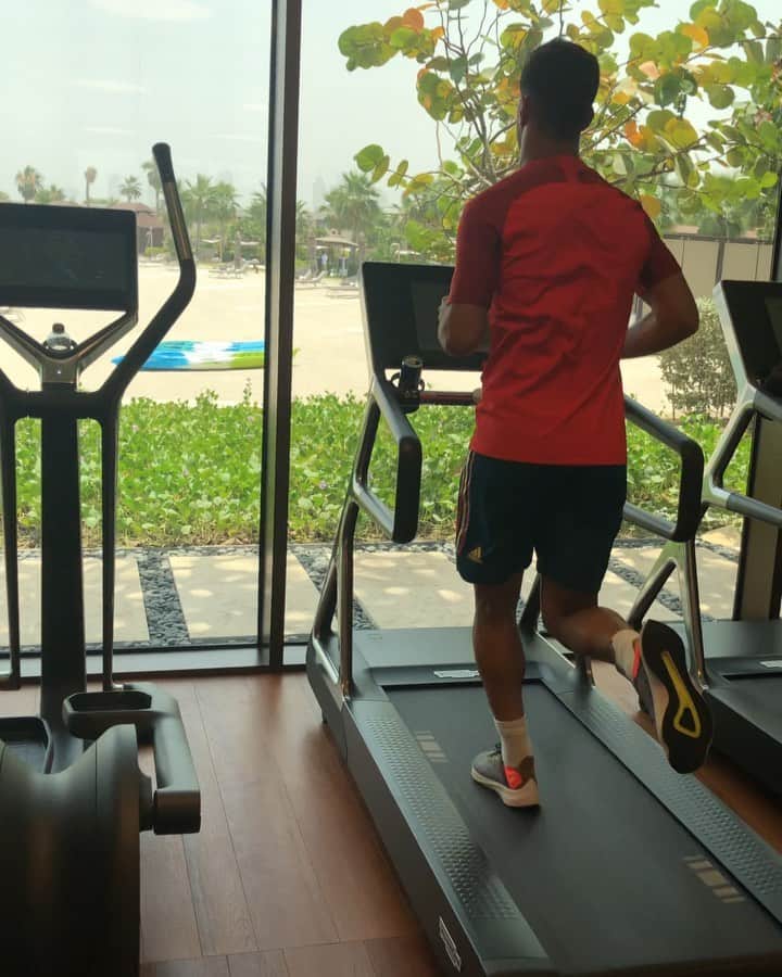 マルコ・アセンシオのインスタグラム：「Work time. 💥」