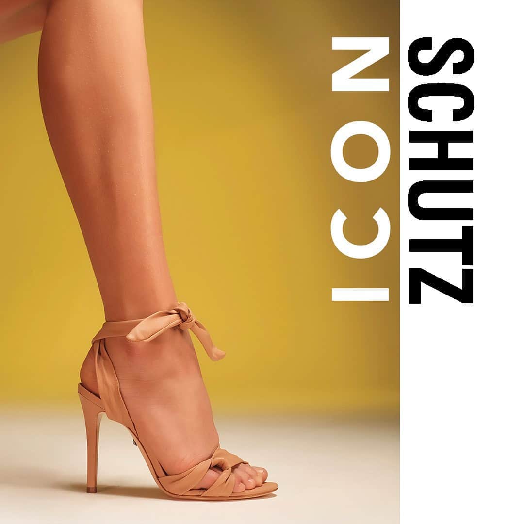 Schutzのインスタグラム：「SCHUTZ ICON: Welcome  MIKA 💛 #schutzicon #highheels」