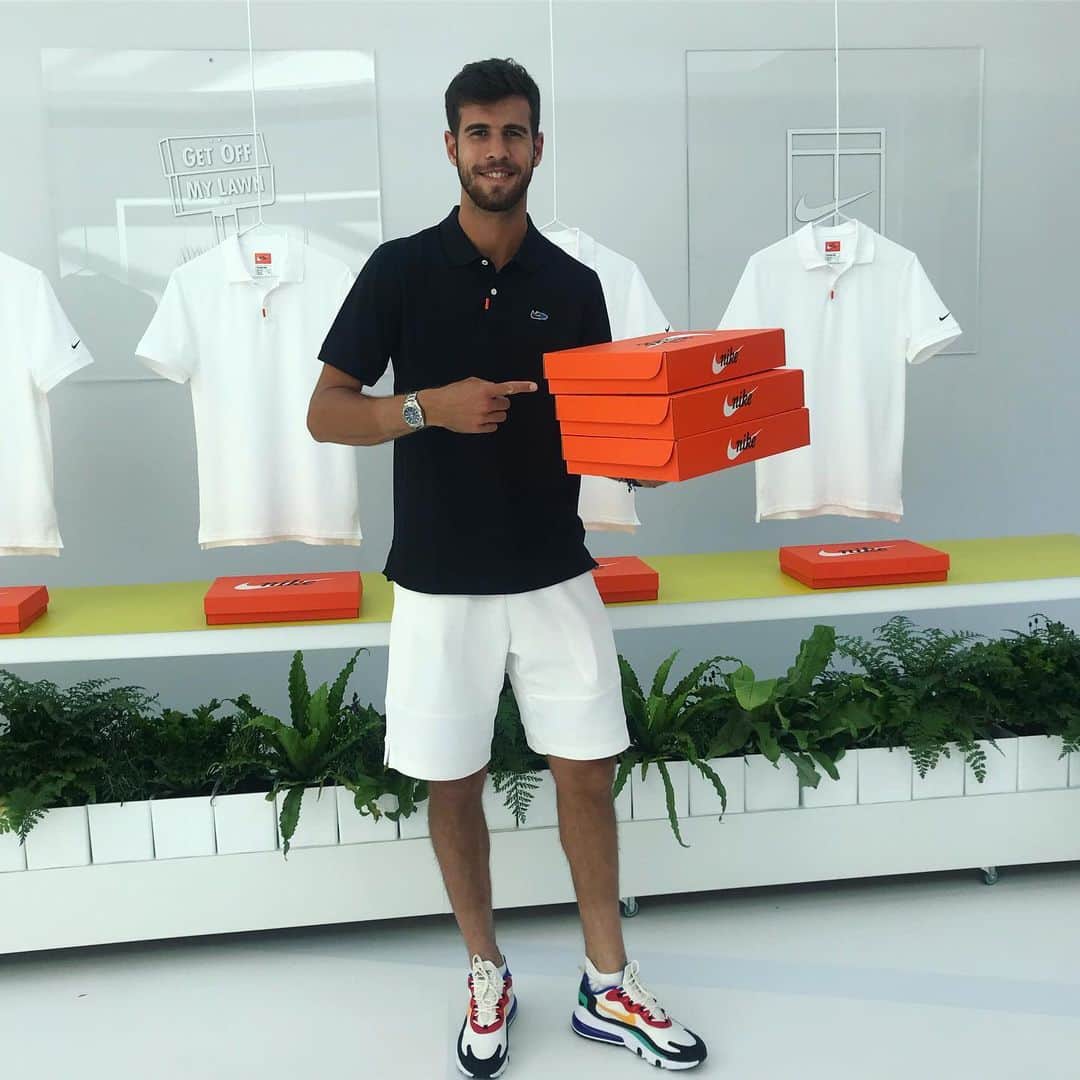 カレン・ハチャノフのインスタグラム：「Nike family always gives you the best products!👌🏻 @nike @nikecourt 🎁🔝#SW19 #Wimbledon #NikePizza」