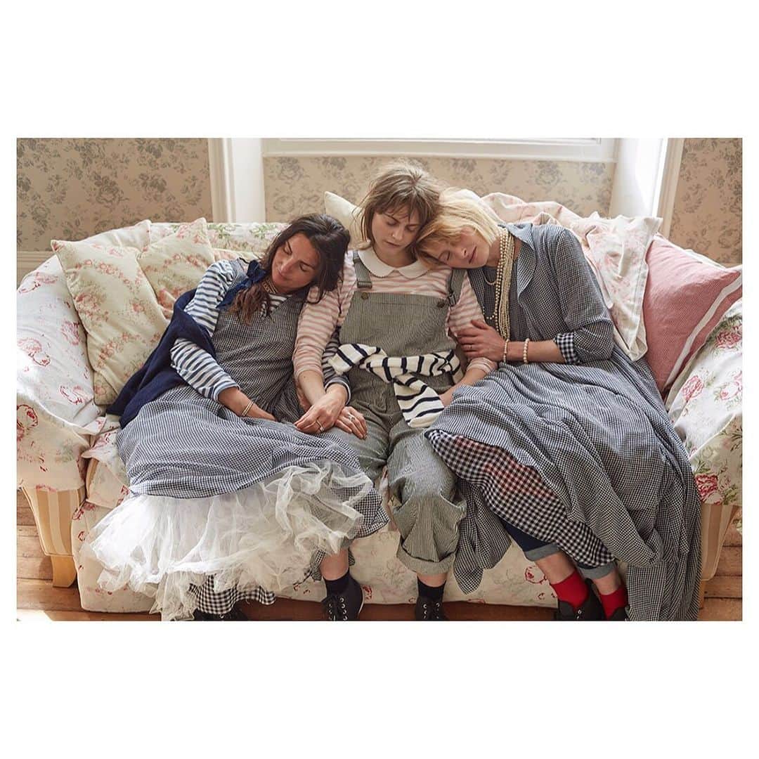 キャベジズ&ローゼズのインスタグラム：「Dreaming of new arrivals? 😍 Sleep no more as we have delicious new pieces in classic prints! Shop cabbagesandroses.com now to discover marvellous delights in blue gingham and our classic Alderney Print #newin #newinstore #gingham #floraldress #sustainableclothing #madeinlondon #sustainableluxury #summeroutfit #cabbagesandroses #cabbagesandrosesfashion @christina_strutt @cabbagesandroses_shop 👆Link In Bio👆」