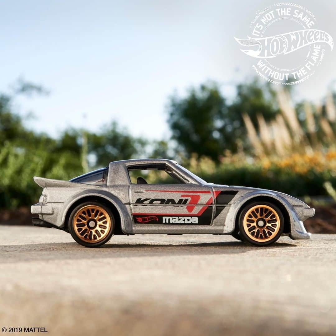 Hot Wheelsさんのインスタグラム写真 - (Hot WheelsInstagram)「The Mazda RX-7 #HotWheels is a necessary find for all JDM fans! #MazdaRX7」6月28日 2時26分 - hotwheelsofficial