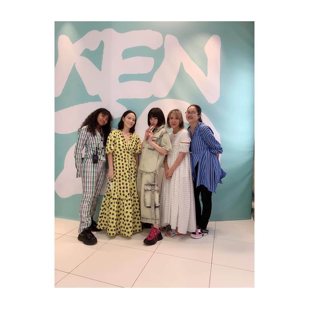 HiRAO INCのインスタグラム：「. Shooting 💕 この日のために、数ヶ月準備してきた蜷川実花ちゃんのドラマの撮影。 実現して嬉しい @ninagawamika  ぐんちゃん、良かったね！@sayumi7  池田エライザちゃん、独特の感性が気になっていたから会えて嬉しかった @elaiza_ikd  怒涛の6月がもうすぐおわる！ 7月はどうか、、 #followersnetflix  #kenzo  #mikaninagawa #hiraoinc」