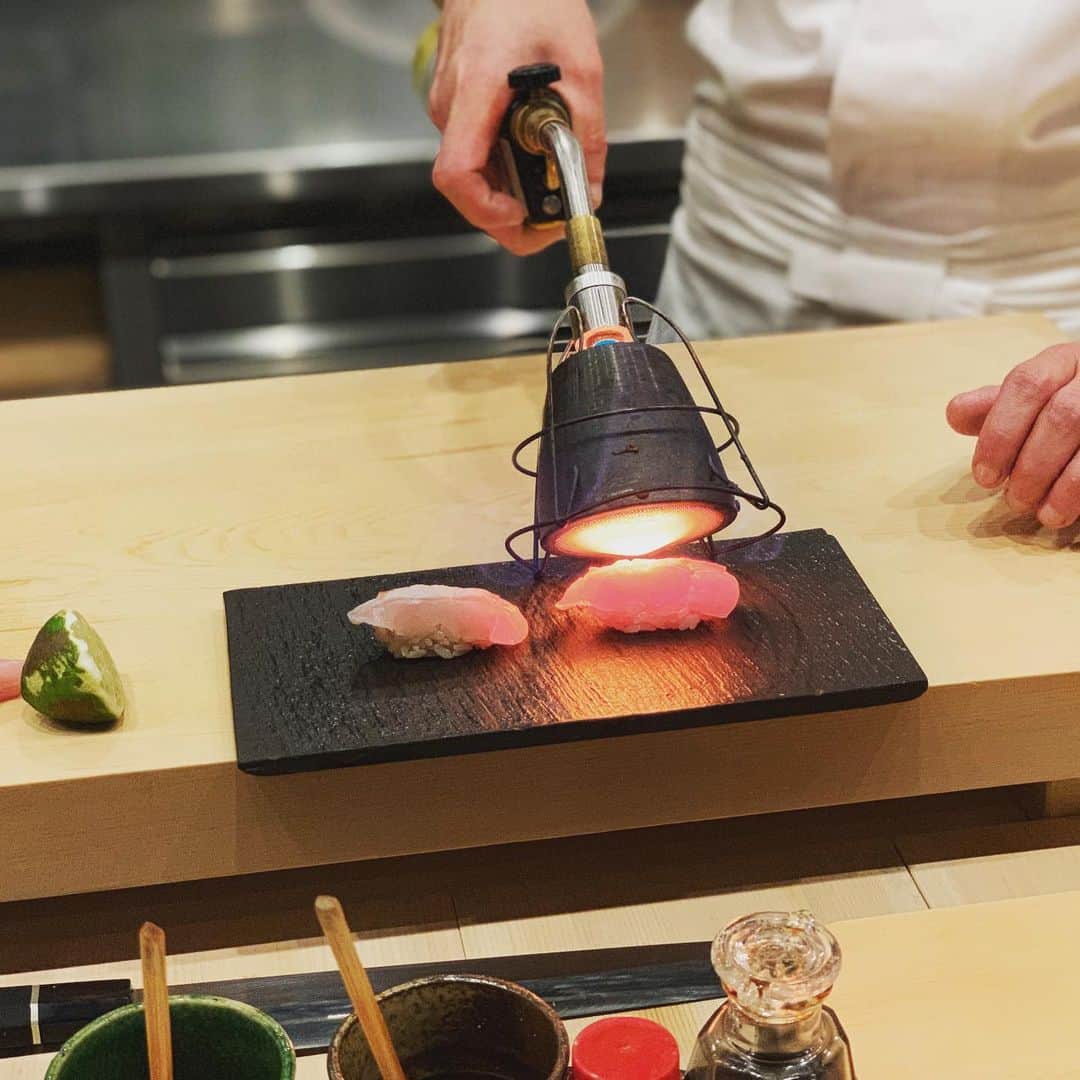 エバン・ロンゴリアさんのインスタグラム写真 - (エバン・ロンゴリアInstagram)「This is remainder of the pieces from the beautiful omakase at Kinjo on Polk. There is tsuri aji, ji kinmedai with the light torch in progress and our dessert plate of ice cream and Japanese fruit sorbet. What a wonderful meal. Congrats on the Michelin Star. Well deserved! #kinjosushi #kinjosf #sushi #datenight」6月28日 2時34分 - evan.longoria3