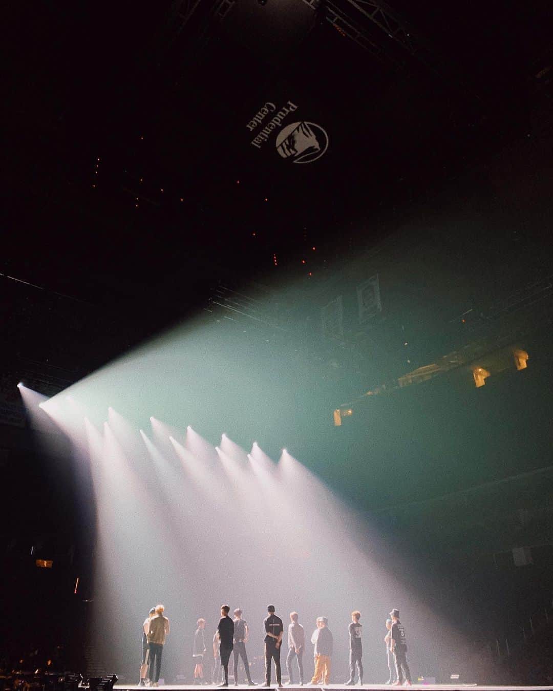GOT7さんのインスタグラム写真 - (GOT7Instagram)「GOT7 2019 WORLD TOUR 'KEEP SPINNING' IN NEWARK  어제의 리허설🐥💚 Last night, during rehearsal🐥💚 @PruCenter  #GOT7 #갓세븐 #GOT7_SPINNINGTOP #GOT7_BETWEEN_SECURITY_AND_INSECURITY #GOT7_ECLIPSE #GOT7WORLDTOUR #GOT7_KEEPSPINNING」6月28日 2時37分 - got7.with.igot7