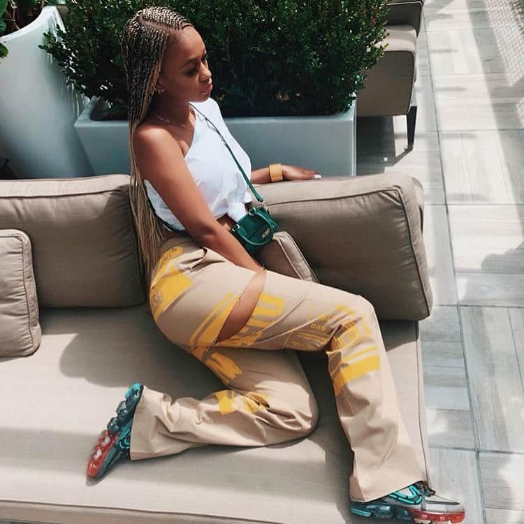 Saks Fifth Avenueのインスタグラム：「PSA: The terrace is officially open at @lavenueatsaks. Grab your friends to check out our one-of-a-kind Fifth Avenue views. #LavenueatSaks」