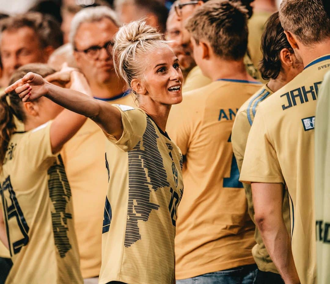 ソフィア・ヤコブソンさんのインスタグラム写真 - (ソフィア・ヤコブソンInstagram)「Quarterfinal is around the corner!🙌🇸🇪 #FIFAWWC #france #2019」6月28日 3時20分 - sofiajakobsson