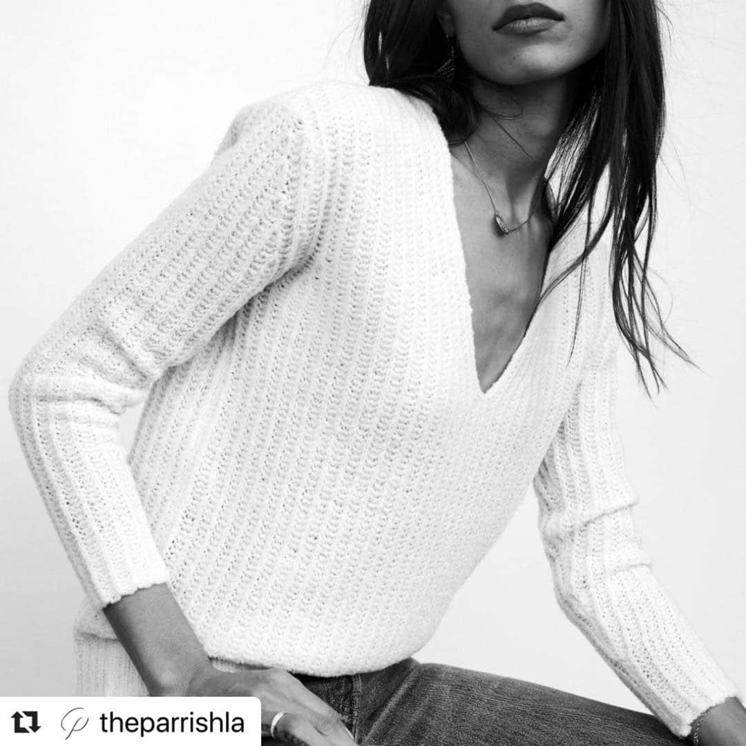 アナベス・ギッシュさんのインスタグラム写真 - (アナベス・ギッシュInstagram)「So excited to see new season of my favorite sweater line by my most talented friend @lrn88 Check out @theparrishla NOW! #parrish #enzo」6月28日 3時25分 - annabeth_gish