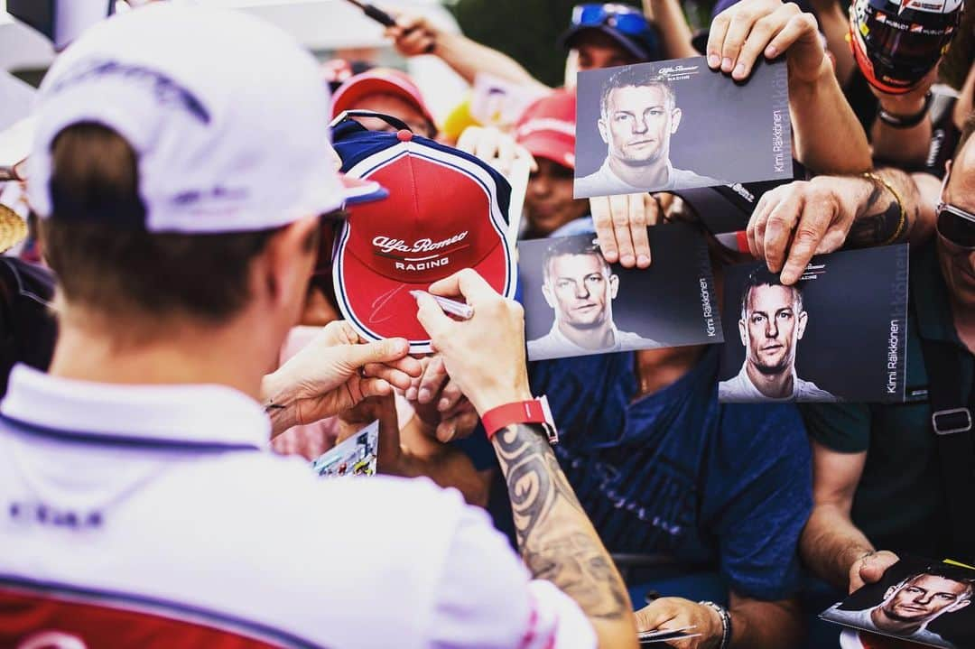 キミ・ライコネンさんのインスタグラム写真 - (キミ・ライコネンInstagram)「Signatures and stuff.」6月28日 3時43分 - kimimatiasraikkonen