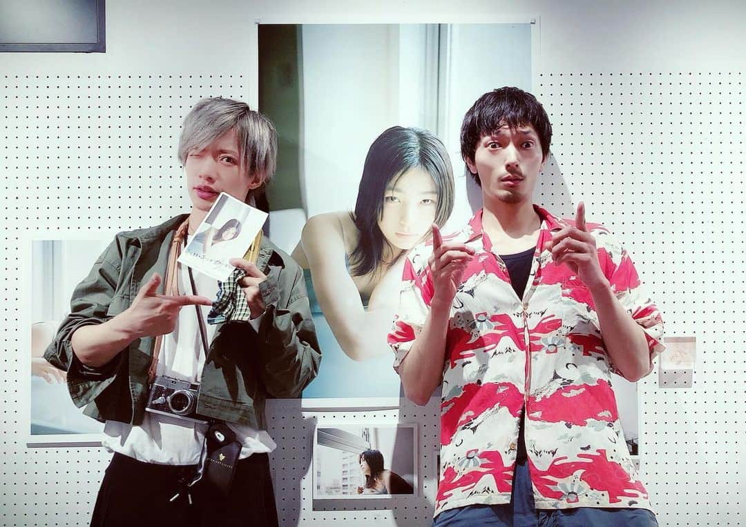 ヒロトさんのインスタグラム写真 - (ヒロトInstagram)「佐野さん初個展 #そのままのキミが好き  30日まで‼︎ 本当に人が出ている素敵な写真展です  with 田中一平くん @tanakaippei  A9/  IDEAL  cover actor.  #佐野円香 さん #佐野円香初個展  #田中一平 #photographer  #actor」6月28日 3時54分 - hiroto_a9