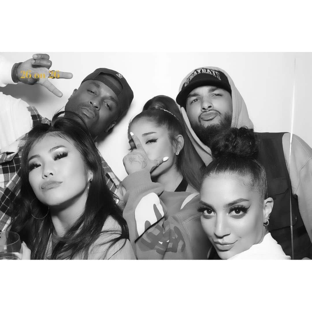 アリアナ・グランデさんのインスタグラム写真 - (アリアナ・グランデInstagram)「hello you’re welcome」6月28日 4時02分 - arianagrande