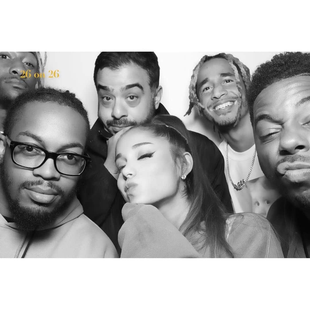 アリアナ・グランデさんのインスタグラム写真 - (アリアナ・グランデInstagram)「✨🌙」6月28日 4時14分 - arianagrande