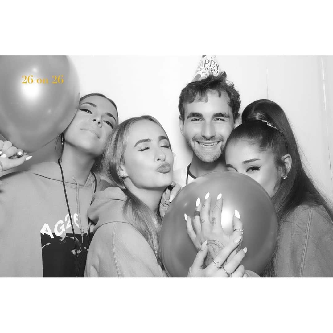 アリアナ・グランデさんのインスタグラム写真 - (アリアナ・グランデInstagram)「✨🌙」6月28日 4時14分 - arianagrande