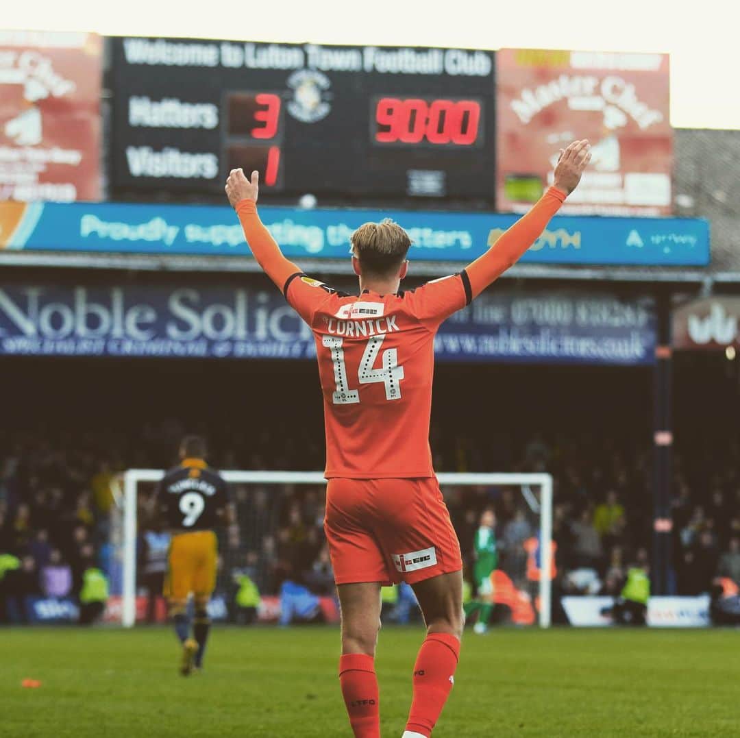 ハリー・コーニックのインスタグラム：「Hands up if you’re excited for pre season running 🙋🏽‍♂️」