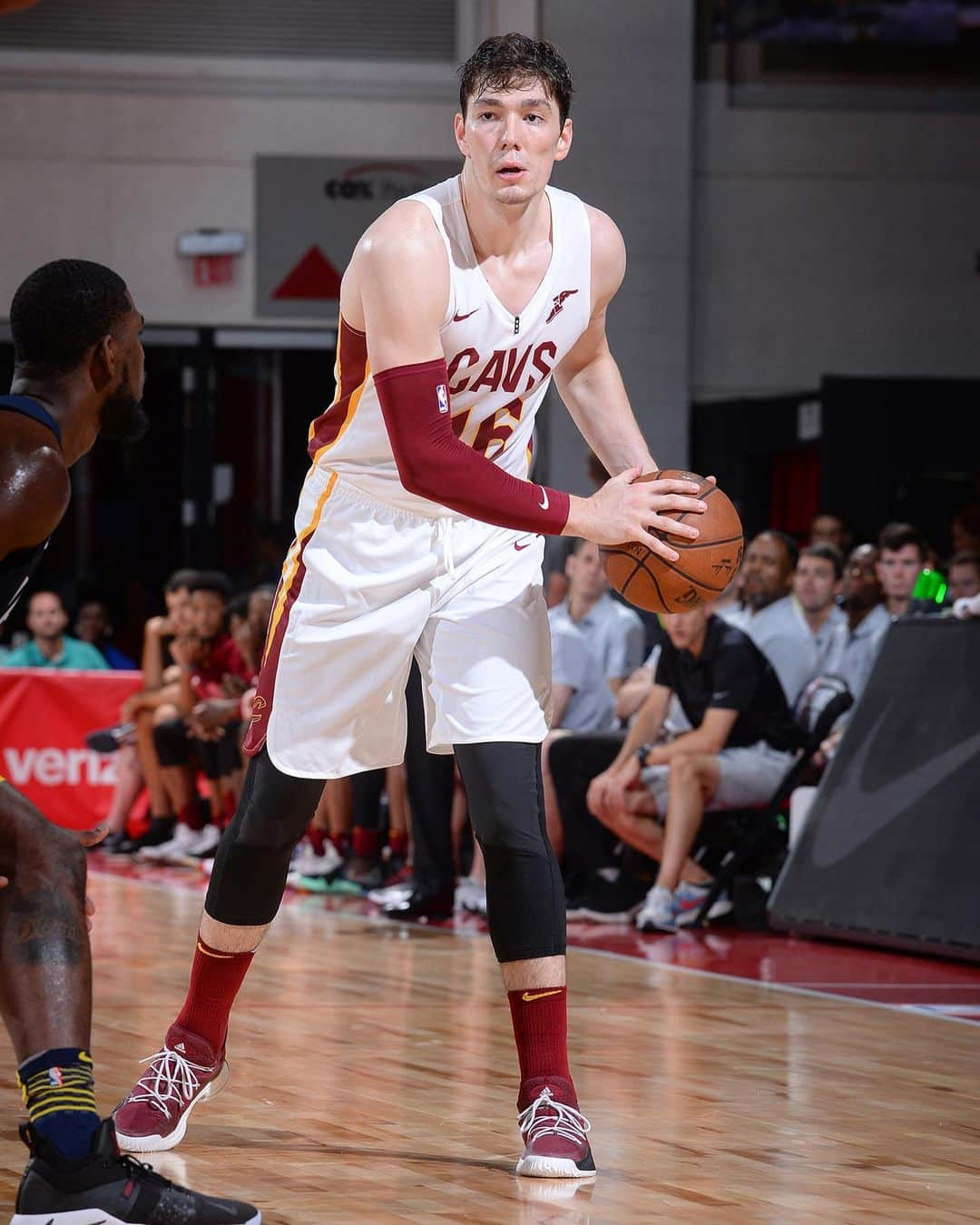 キャブスさんのインスタグラム写真 - (キャブスInstagram)「We’re just days away from @slcsummerleague! 😎  Gear up for #CavsSummer with some throwback SL shots of our current Cavaliers.  #TBT」6月28日 4時26分 - cavs