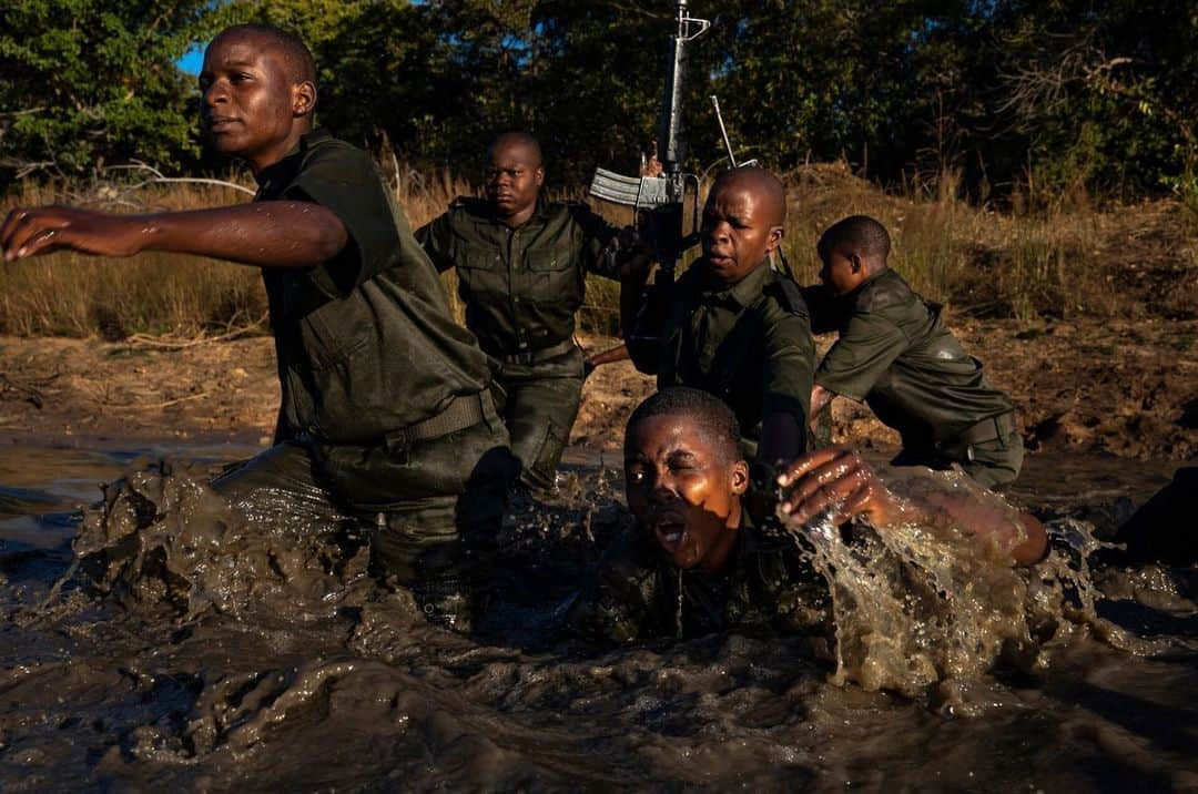 ナショナルジオグラフィックさんのインスタグラム写真 - (ナショナルジオグラフィックInstagram)「Photos by Brent Stirton @brentstirton | Phundundu, Zimbabwe. I had the pleasure of working with my friend Damien Mander, founder of the International Anti-Poaching Foundation, for a story on the elite members of Zimbabwe's all-female Akashinga conservation ranger force. This story is published in the June issue of National Geographic magazine, with writing by Lindsay Smith. Here are a few images depicting the women training and then deploying against experienced poachers. Akashinga (meaning the "Brave Ones" in the local Shona dialect) is a community-driven conservation model, empowering severely disadvantaged women to restore and manage a network of wilderness areas as an alternative to trophy hunting. According to Damien Mander, many current Western-conceived solutions to conserve wilderness areas struggle to gain traction across the African continent. Predominantly male forces are often hampered by ongoing corruption, nepotism, drunkenness, and occasionally aggression toward local communities. The I.A.P.F, @int.anti.poaching.foundation decided to innovate, using an all-female team to manage an entire nature reserve in Zimbabwe.  In the short time since it has been operating, Akashinga has become a role model for conservation and for rural African women across the continent. #womenempowerment #IWD2019 #Conservation @natgeo #strongwomen⁣ #wildlifecrime」6月28日 4時28分 - natgeo