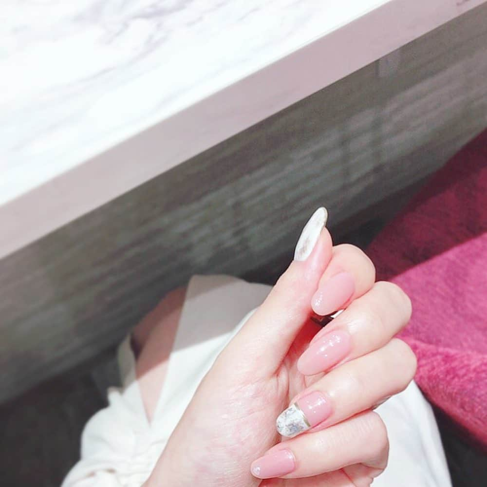 東條恭子さんのインスタグラム写真 - (東條恭子Instagram)「. love my NEW nail💅🏻💞 . #nail #naildesign #nailsofinstagram #nails #japan #tokyo #beauty #ネイル #ネイルデザイン #大人可愛いネイル #大人可愛い #ネイルアート #ネイル好き #手が綺麗に見えるデザインが好き♡」6月28日 10時04分 - kyoko_tojo