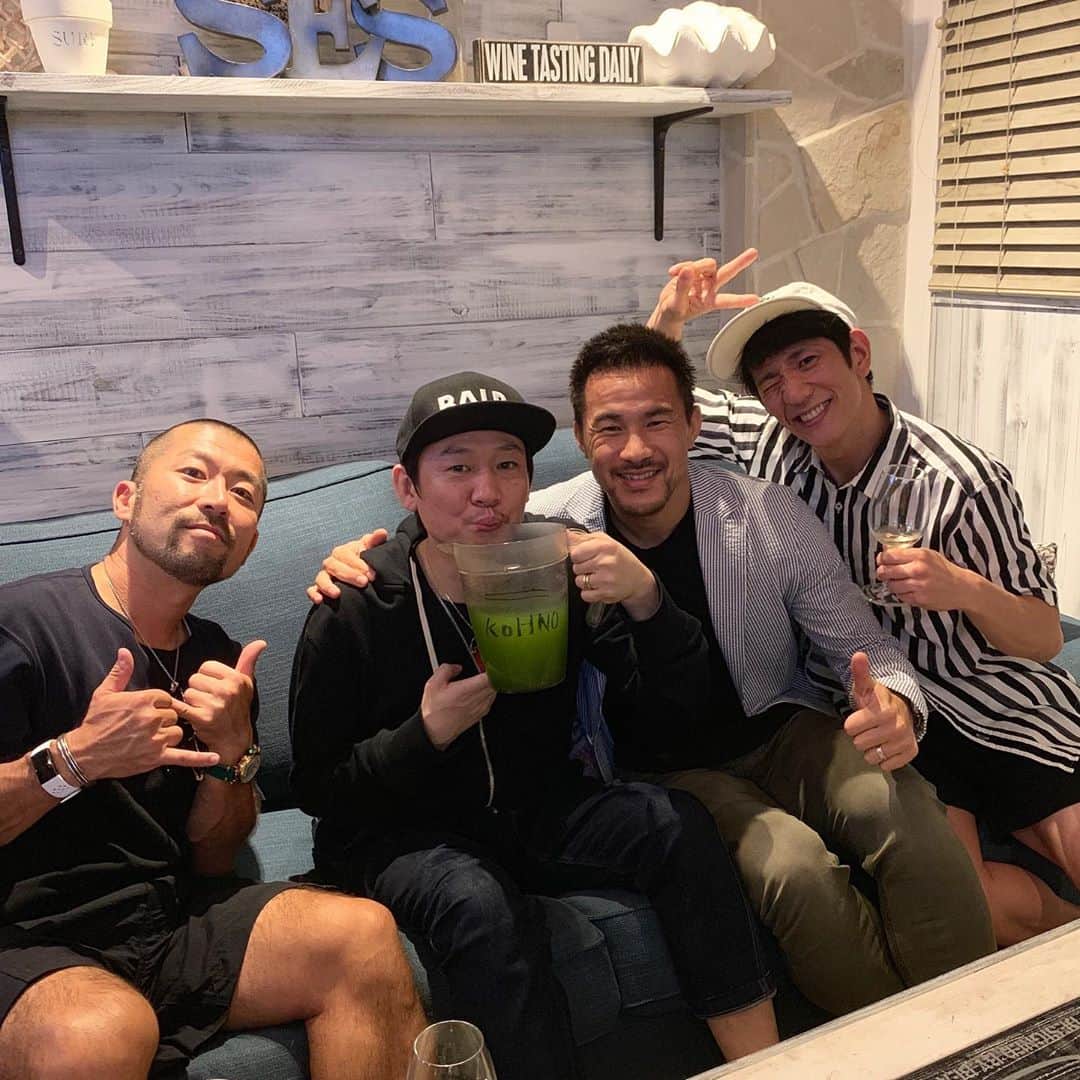 柴田英嗣のインスタグラム：「誕生会  #ケツメイシKOHNO生誕 #ピッチャーでしか飲まない #中身は緑ハイ #サッカーのスペシャリスト来る #歌のスペシャリストも来る #笑がボチボチの人は酔う #要するにおめでとう！！！」
