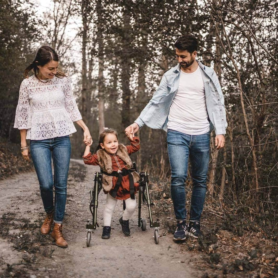 クラウディオ・マルキジオさんのインスタグラム写真 - (クラウディオ・マルキジオInstagram)「Lei è la mia amica Ella! Ella è una forza della natura, è intelligente, bellissima, coraggiosa e sempre allegra. Nonostante soffra di una terribile malattia, la NBIA, Ella sorride alla vita perché sa quanto bene fa, a chi le vuole bene, un suo semplice sorriso. 👉 Per conoscerla un po' meglio, ma soprattutto per aiutarla nelle sue sfide di ogni giorno https://ich-bin-ella.ch! #ich-bin-ella ❤」6月28日 4時35分 - marchisiocla8