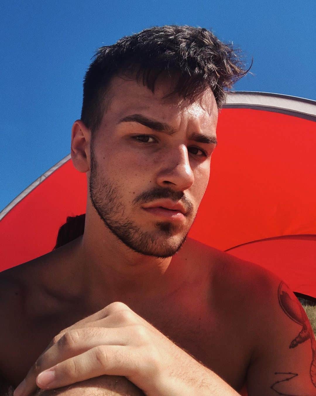 ジェイコブ・ホワイトサイズのインスタグラム：「son of a beach」