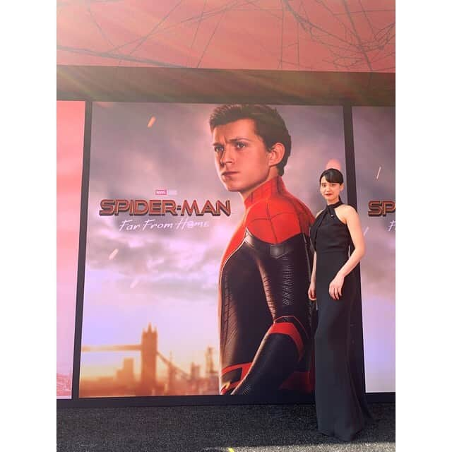 山崎紘菜さんのインスタグラム写真 - (山崎紘菜Instagram)「🕷 映画「スパイダーマン ファー・フロム・ホーム」 LAワールドプレミア生配信、#生スパ‼︎ ご視聴頂いた皆さん、ありがとうございました。 豪華キャストの皆さんに 沢山お話しを伺う事ができて光栄でした😳 見逃してしまったという方は 公式Twitterのアーカイブで まだまだご覧になれますのでぜひ。 #楽しかった〜〜 #映画は本日より公開ですよ〜  https://mobile.twitter.com/spidermanfilmjp」6月28日 5時29分 - hirona_yamazaki