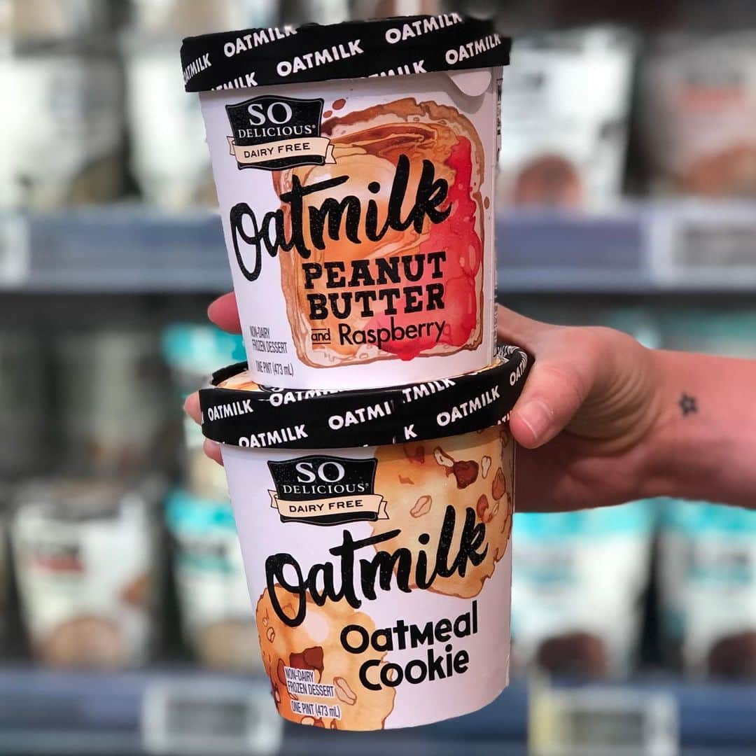 Whole Foods Marketさんのインスタグラム写真 - (Whole Foods MarketInstagram)「Which one do we try first: PB & Raspberry or Oatmeal Cookie?🤔」6月28日 5時31分 - wholefoods