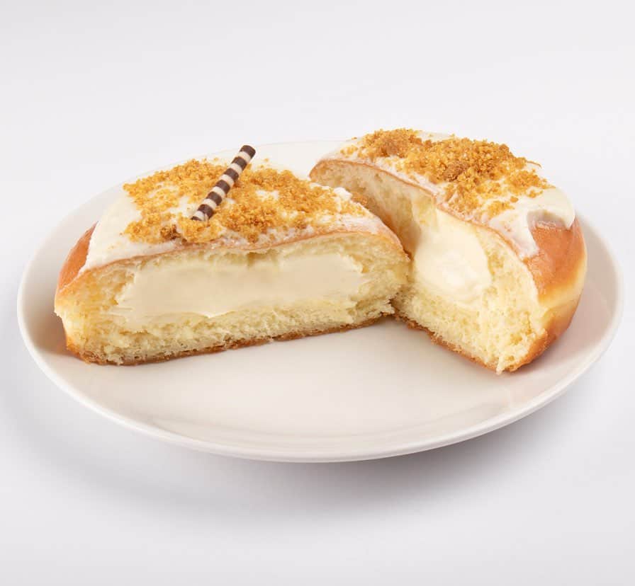 Zippy's Restaurantsさんのインスタグラム写真 - (Zippy's RestaurantsInstagram)「Surprisingly fluffy. Delightfully creamy. The Dreamy Cheese Cake Donut beckons you. #nextstopzippys」6月28日 5時43分 - zippys