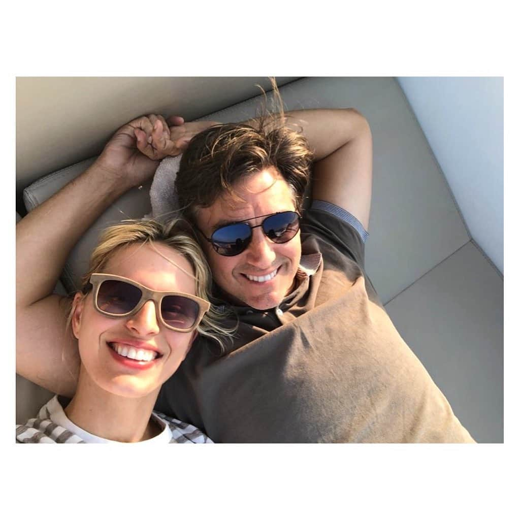 カロリナ・クルコヴァさんのインスタグラム写真 - (カロリナ・クルコヴァInstagram)「Let’s go the fun weekend begin with @zimmermann 🥰 in Capri 🇮🇹 Little time off for mom and dad #KK 💋 #ZimxCapri  Our taxi right to dinner 😍」6月28日 5時49分 - karolinakurkova