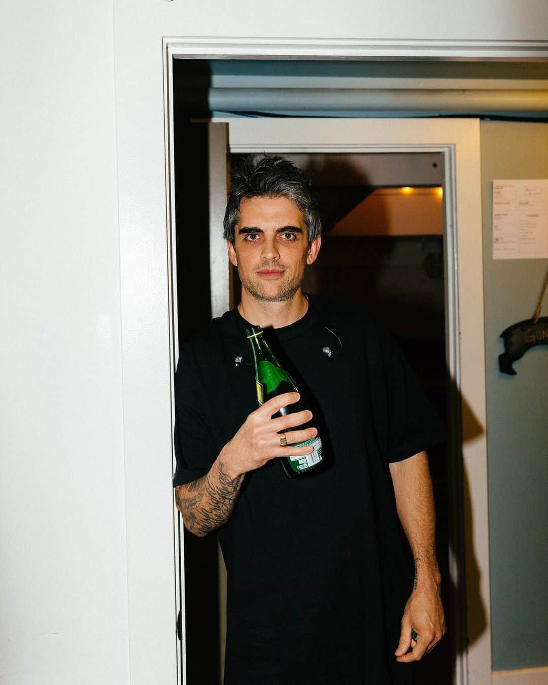 のインスタグラム：「Loving these non alcoholic mickeys 40s 📷 @garykdean」
