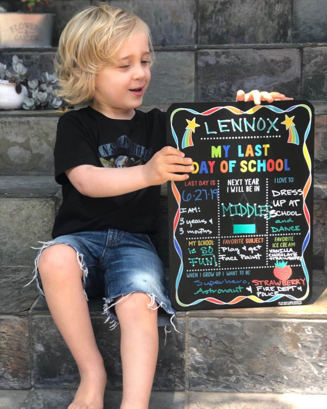 エイミー・デビッドソンさんのインスタグラム写真 - (エイミー・デビッドソンInstagram)「I am speechless. I love you, Lennox. I am so incredibly PROUD of you. How is your first year of preschool over?!😭 Time, please slow down.」6月28日 6時12分 - amy_davidson