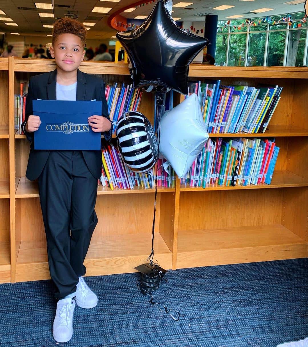 ファボラスのインスタグラム：「Congrats to my son @iamprincejoso for completing 5th Grade & graduating Elementary School... Now you’re headed into the next journey of Middle School. I have no worries.. i know you’re gonna run 6th Grade & I’ll be right here wit you every step of the way!! Love You Johan 🖤  #JohansGoingTo6thGrade」
