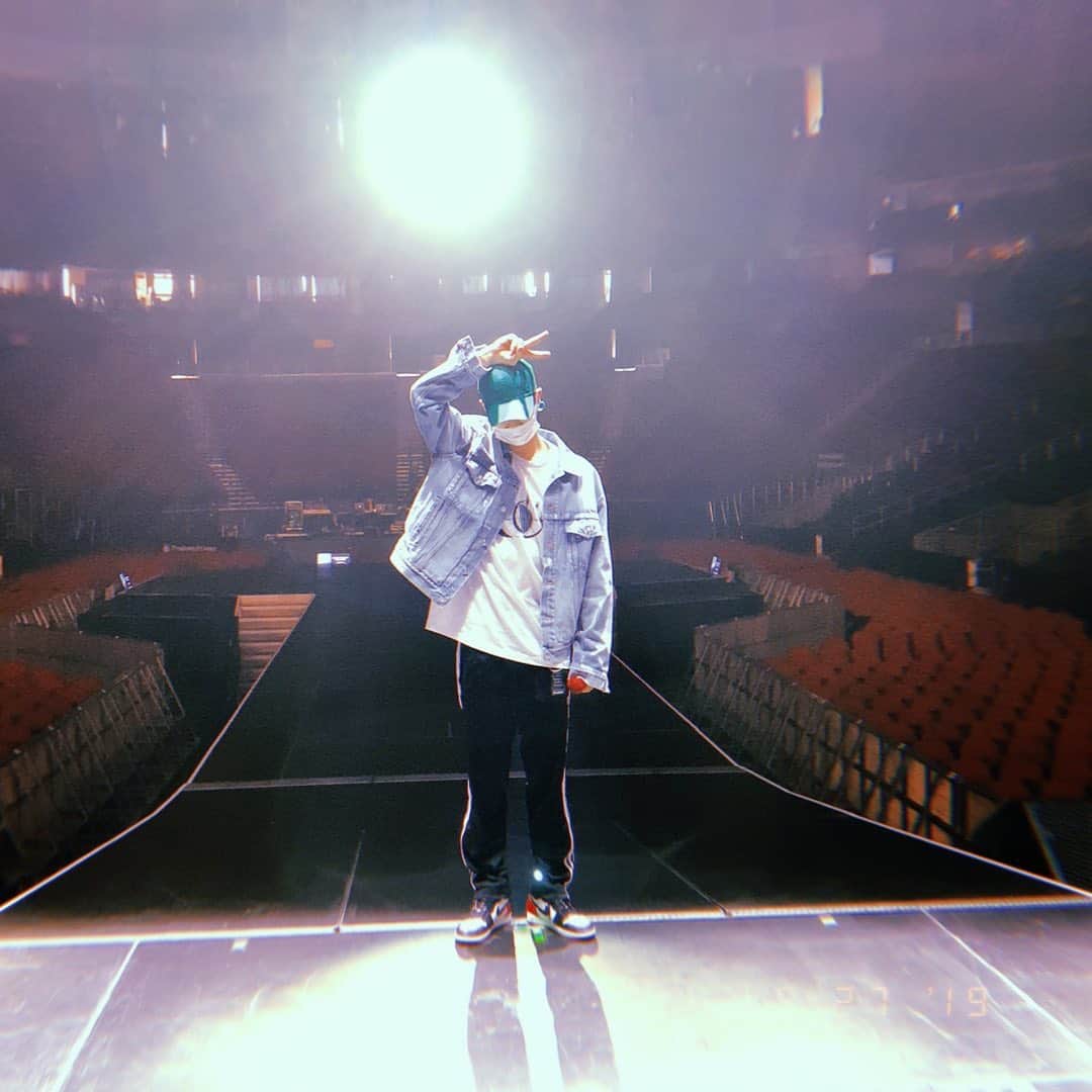 Mark さんのインスタグラム写真 - (Mark Instagram)「First stop on our tour! #prudentialcenter see you guys soon!! #keepspinningworldtour」6月28日 6時22分 - marktuan